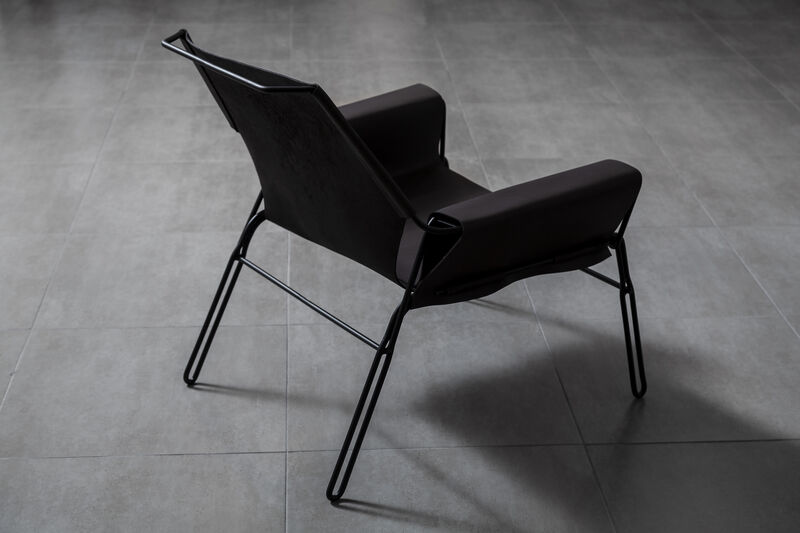 PERFIDIA_02 Leather Sling Lounge Chair by ANDEAN