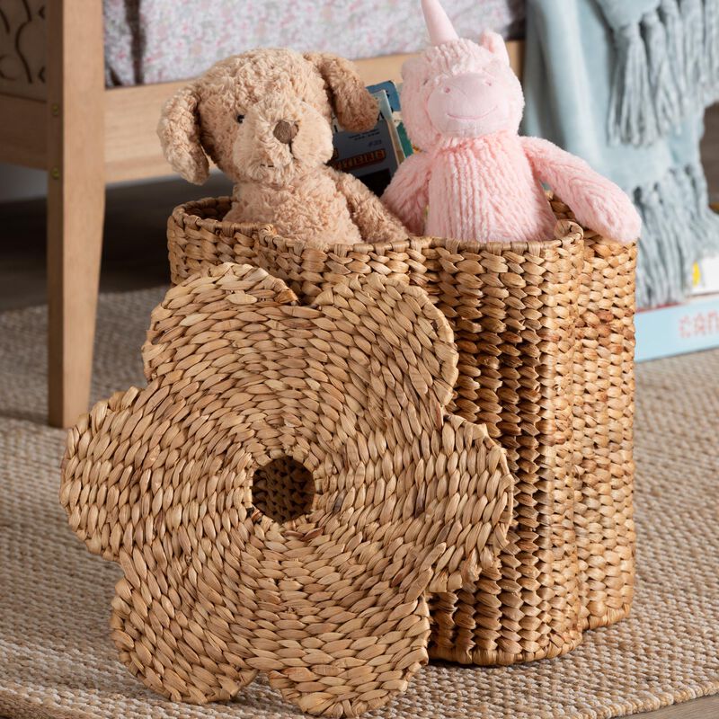 bali & pari Della Woven Seagrass Laundry Hamper - Handwoven Wicker Storage Basket with Scalloped Frame for Laundry Room or Bedroom image number 5