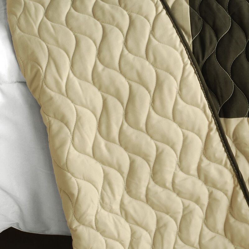 Patchwork Quilt Set 3PC with Vermicelli Quilting, Cozy Bedding Ensemble image number 3
