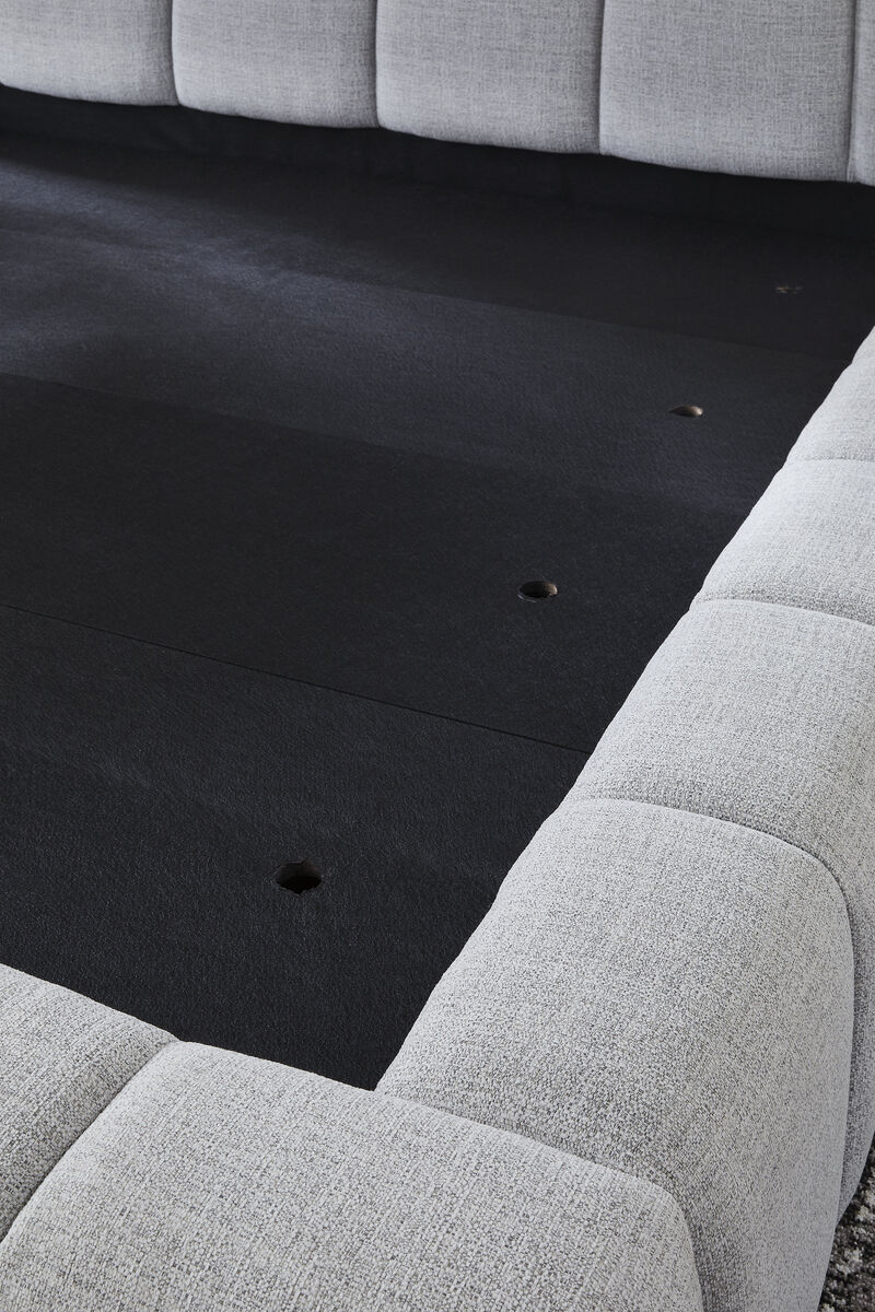 Jesstean Queen Upholstered Bed image number 3