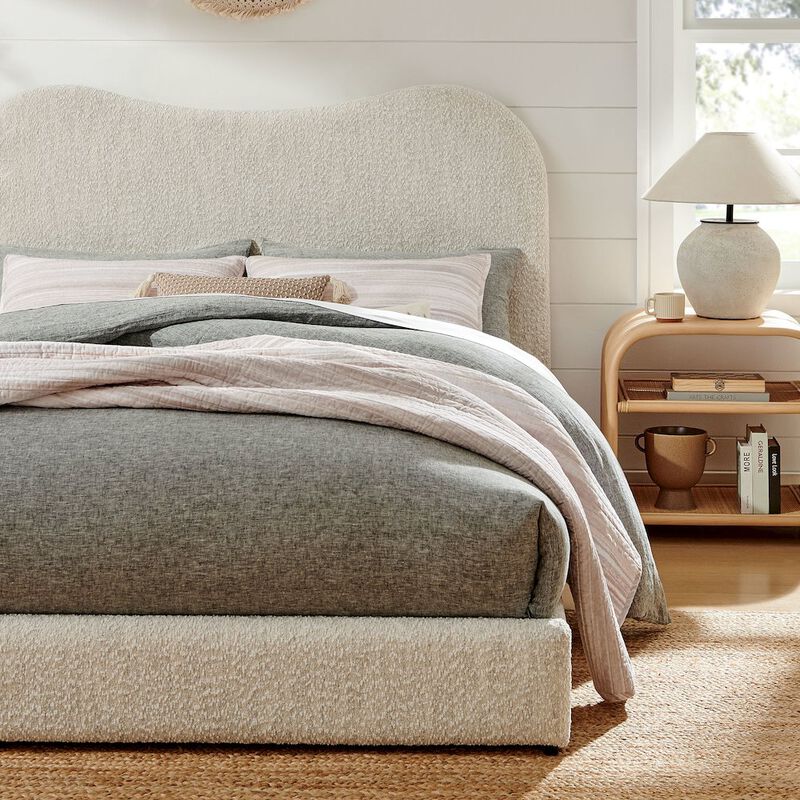Seluna Boucle Queen Platform Bed image number 9
