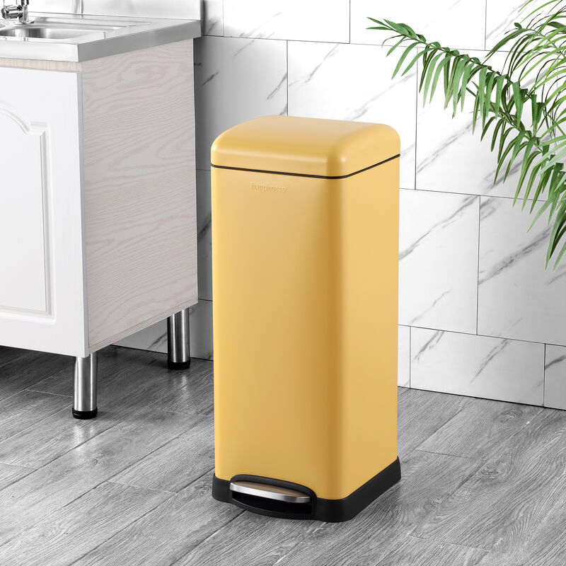 Betty Retro 8-Gallon Step-Open Trash Can
