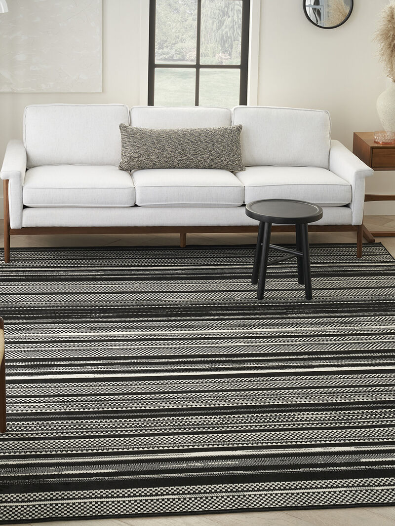 Grafix GRF41 Black/White 7'10" x 9'10" Rug