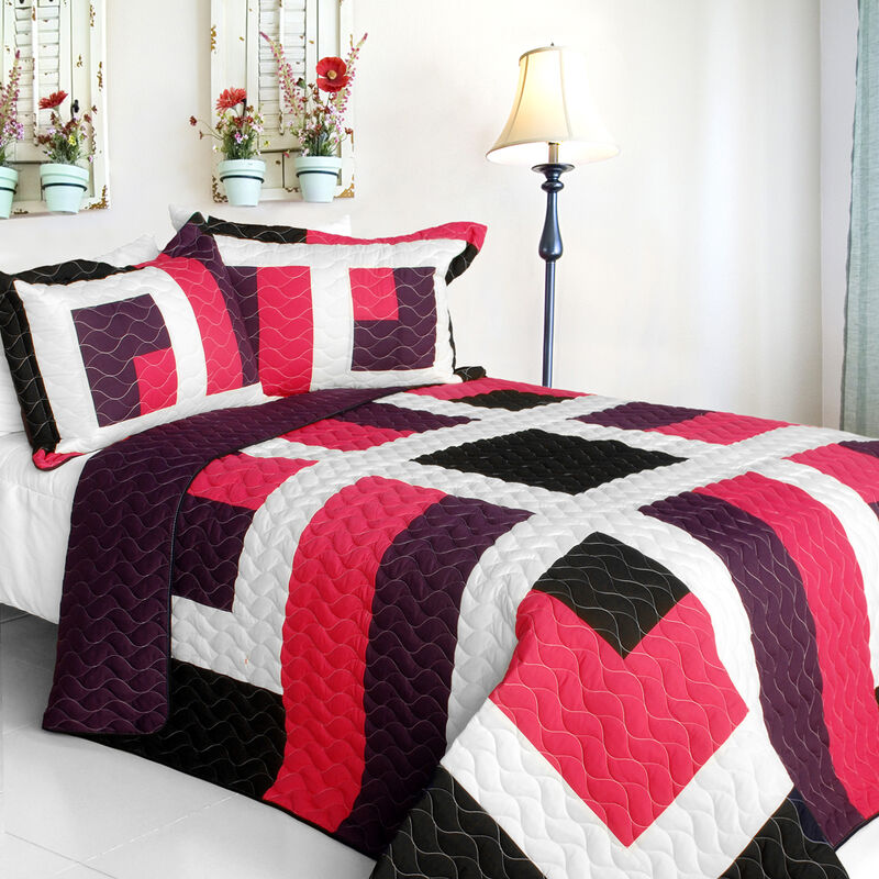 Reversible 3PC Patchwork Quilt Set Queen Size with Vermicelli Quilted Stitching-Pink image number 0