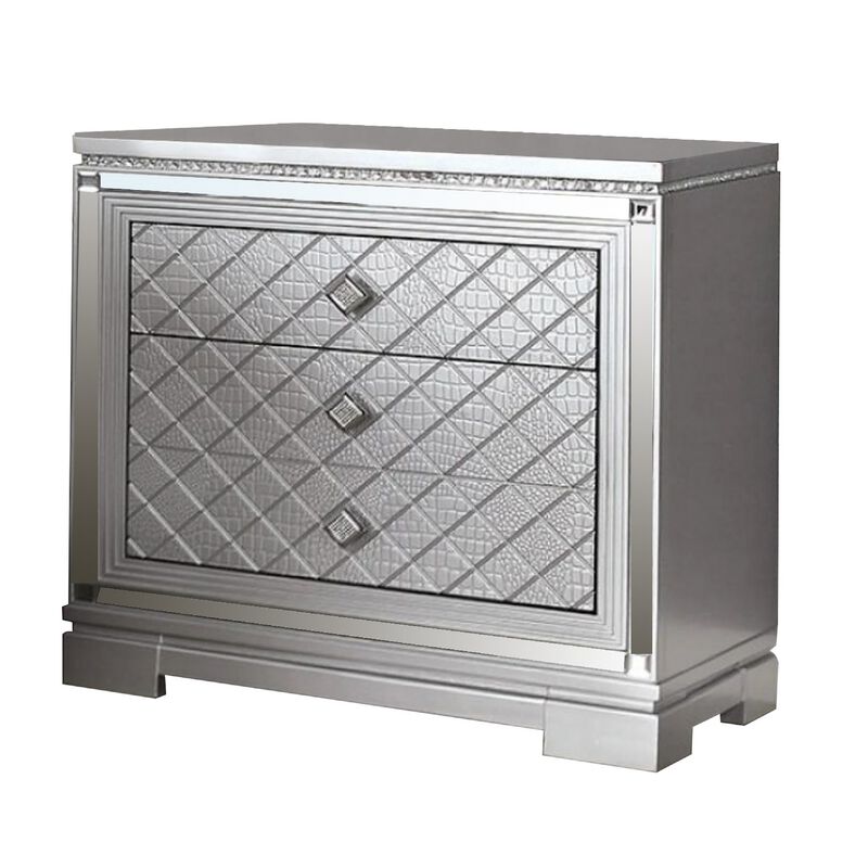 3-Piece Queen Bedroom Set &ndash; Silver Finish Bed & Matching Nightstand image number 3