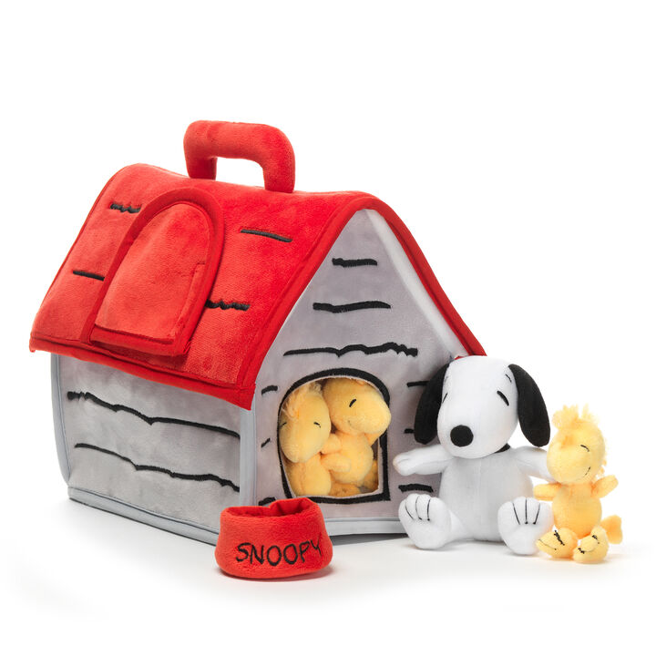 Lambs & Ivy Classic Snoopy Interactive Plush Doghouse with 5 Stuffed Animal Toys