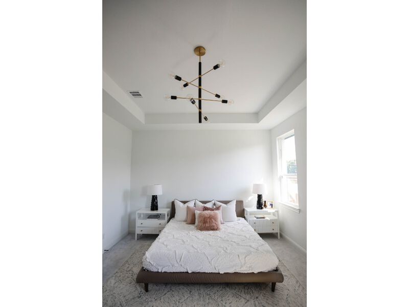 Astrid Chandelier image number 3