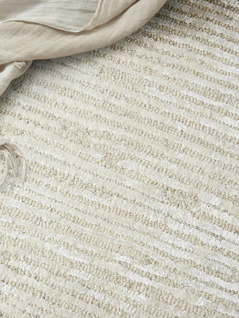 CK010 Linear LNR01 Ivory 3'9" x 5'9" Rug
