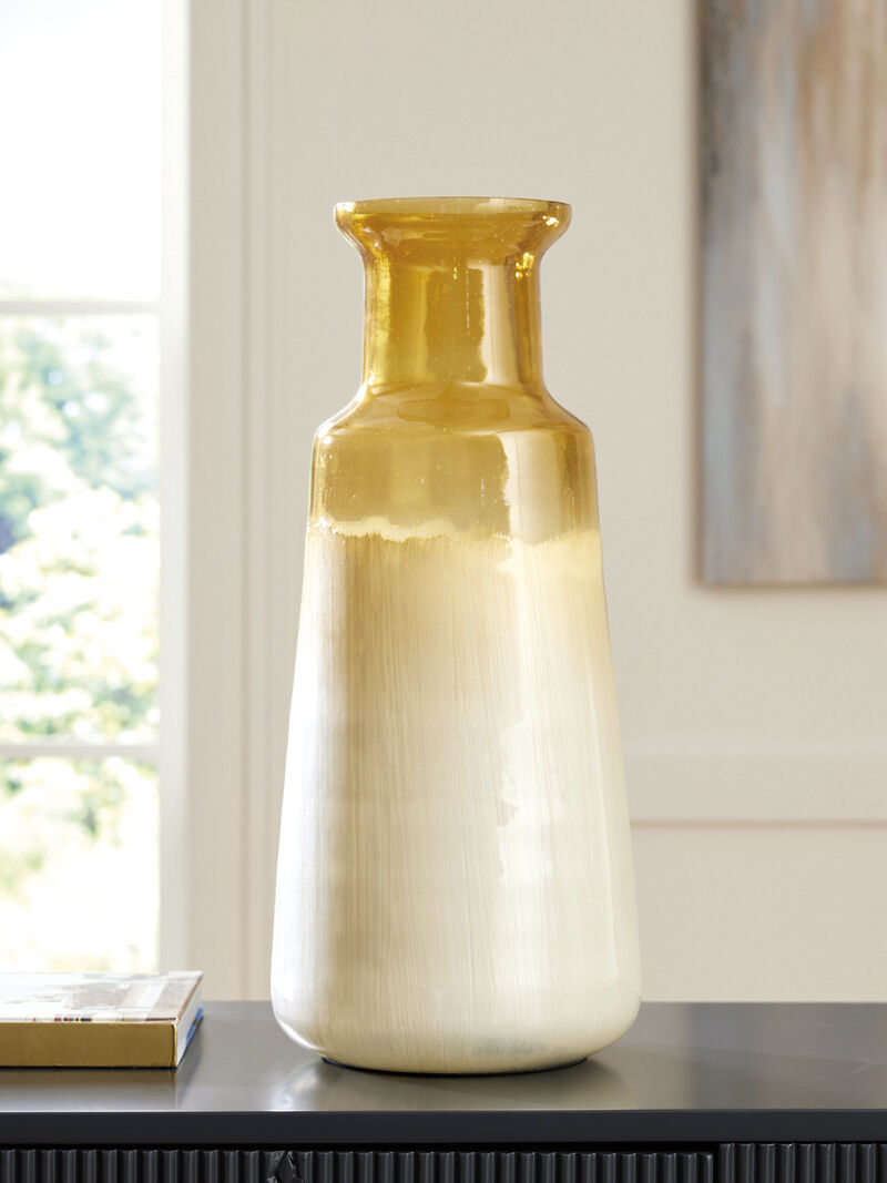 Wynburg Vase image number 1