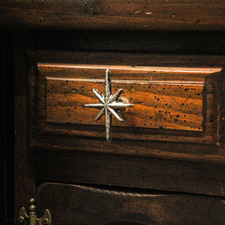 Set of 6 Antique Silver Cast Iron Mid-Century Modern Starburst Drawer Pulls and Cabinet Knobs, 2.75 Inches High - Vintage Charm for MCM Furniture and Decor