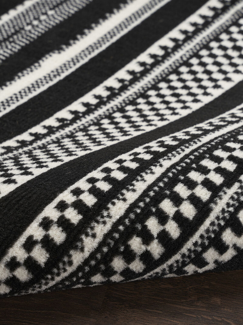 Grafix GRF41 Black/White 7'10" x 9'10" Rug