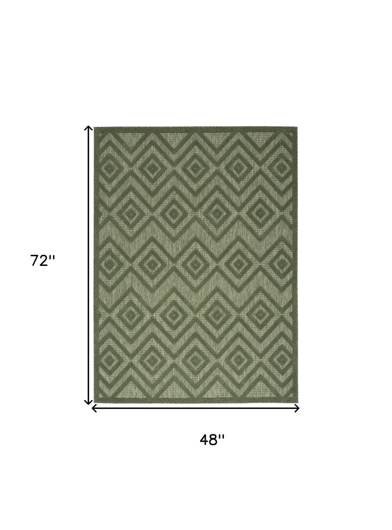 HomeRoots Geometric Indoor Outdoor Area Rug image number 4
