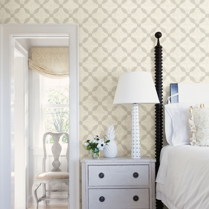 Justice Light Grey Quilt Wallpaper image number 1