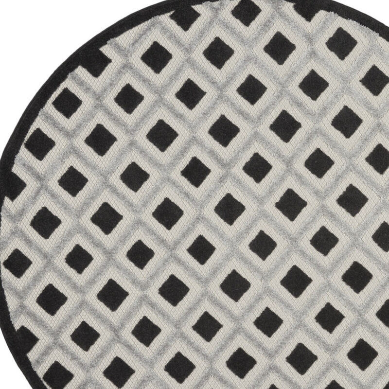 HomeRoots 5' Black And White Round Geometric Indoor Outdoor Area Rug image number 3