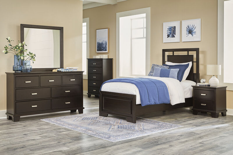 Covetown Chest of Drawers image number 2