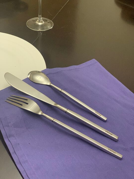 Modern 18-PC Flatware Set (Dinner Knife, Dinner Fork, Dessert Spoon)