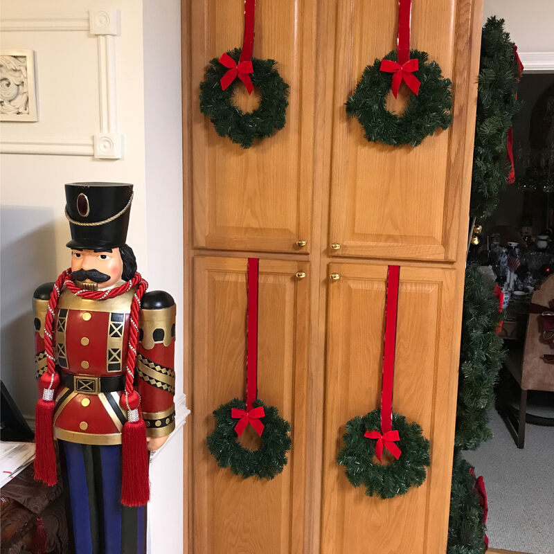12" Deluxe Windsor Pine Artificial Christmas Wreath - Unlit image number 8